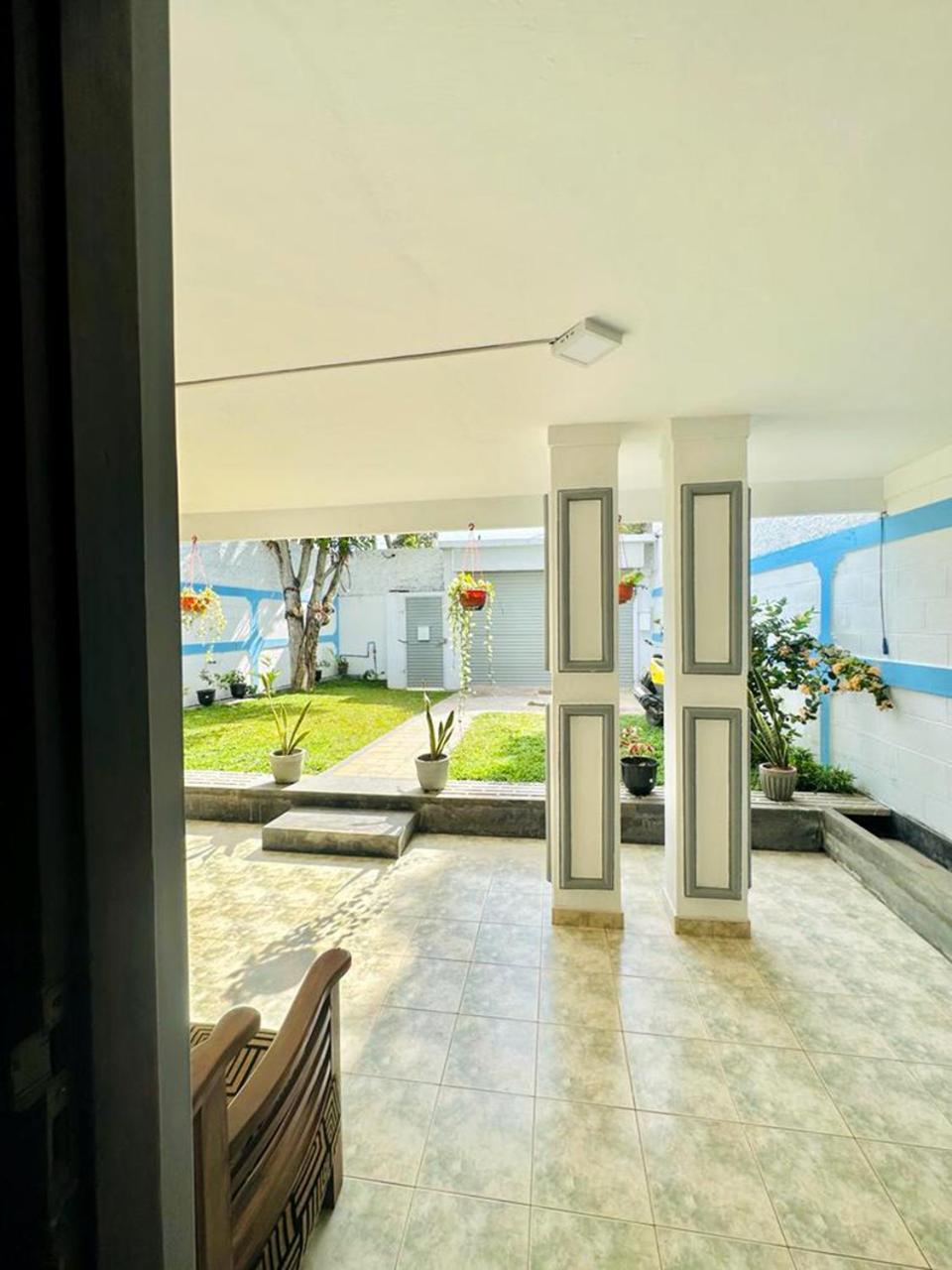Sea Breeze Guest House Negombo Exterior foto