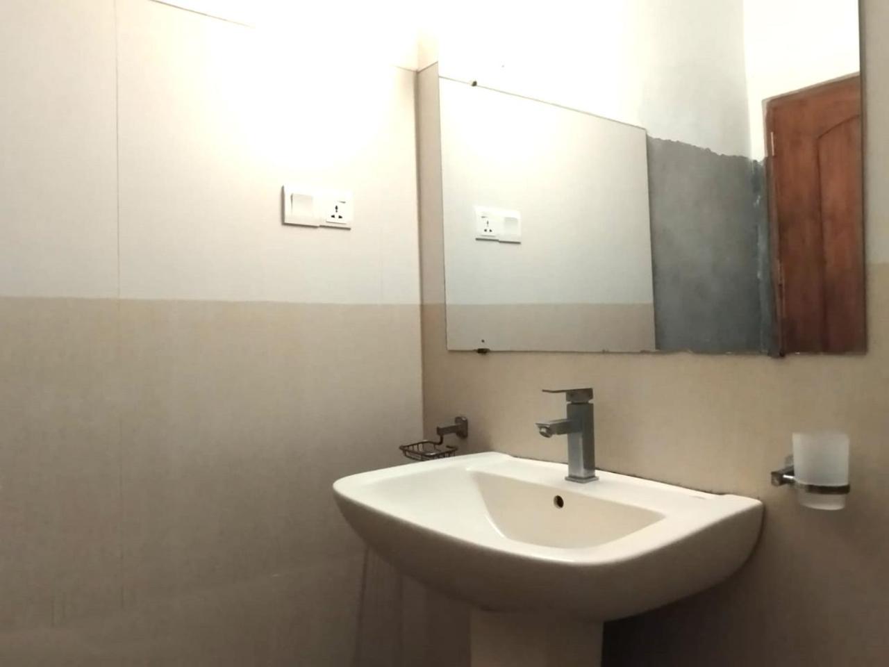 Sea Breeze Guest House Negombo Exterior foto
