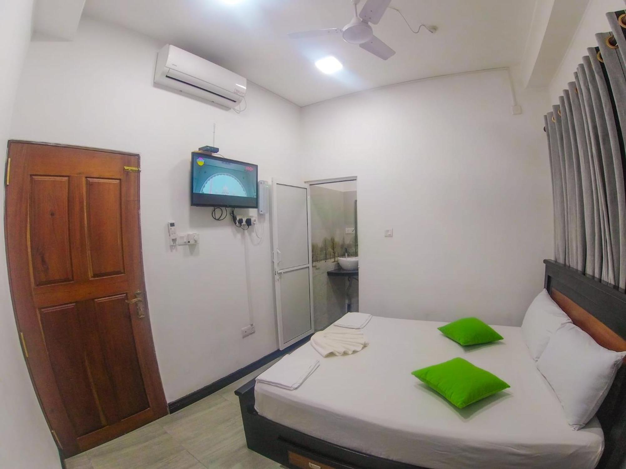 Sea Breeze Guest House Negombo Quarto foto